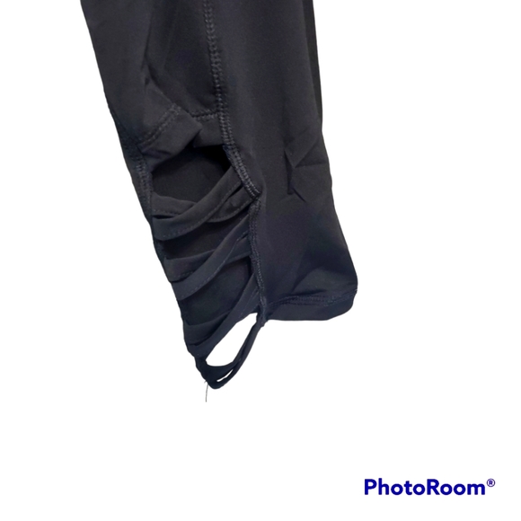 NWT S, M & L Black Capri Leggings - Picture 3 of 3